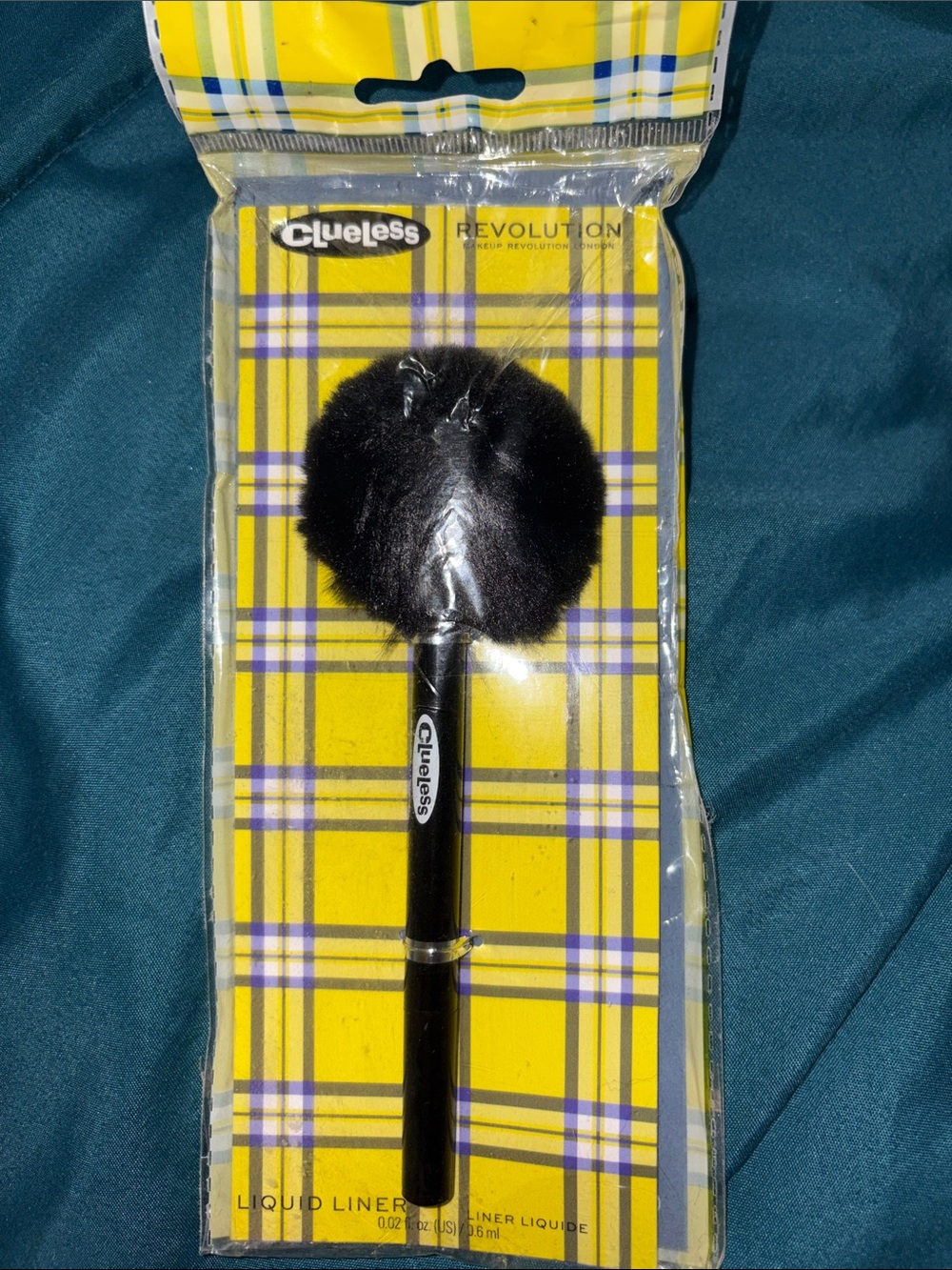 Makeup Revolution Clueless Black Eyeliner Brush with Fluffy Puff